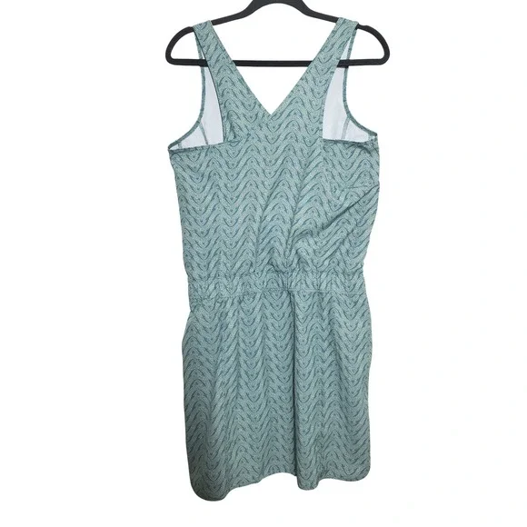 Patagonia Fleetwith Dress Women's‎ Medium Athletic Hiking Outdoor Green Pockets - Picture 9 of 14